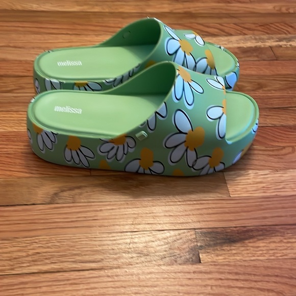 Brand new! Melissa platform shoes/slides SZ 10 - Picture 2 of 3